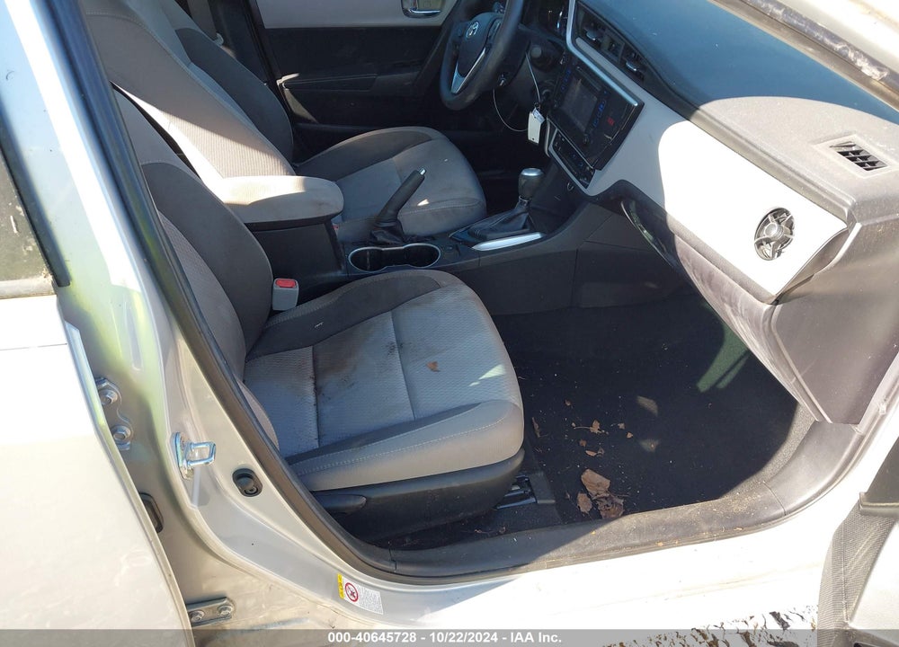 2018 TOYOTA COROLLA LE VIN: 5YFBURHE8JP771458