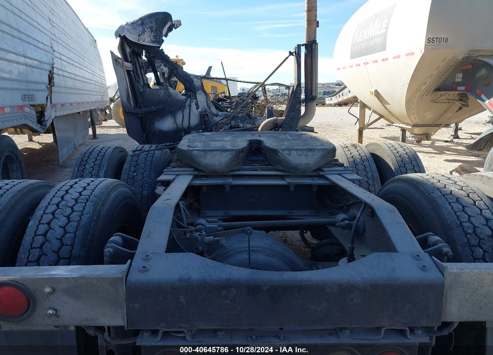 2007 PETERBILT 386 VIN: 1XPHD49X37N699411