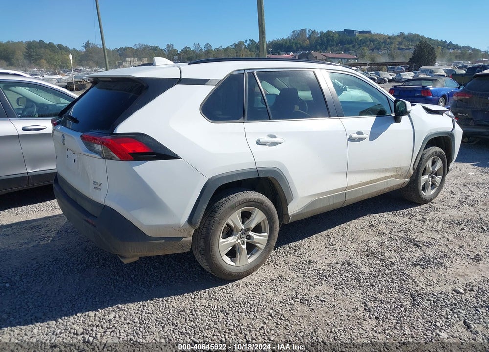 2021 TOYOTA RAV4 XLE VIN: 2T3P1RFV3MW180711