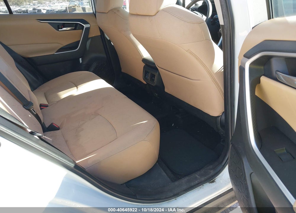 2021 TOYOTA RAV4 XLE VIN: 2T3P1RFV3MW180711