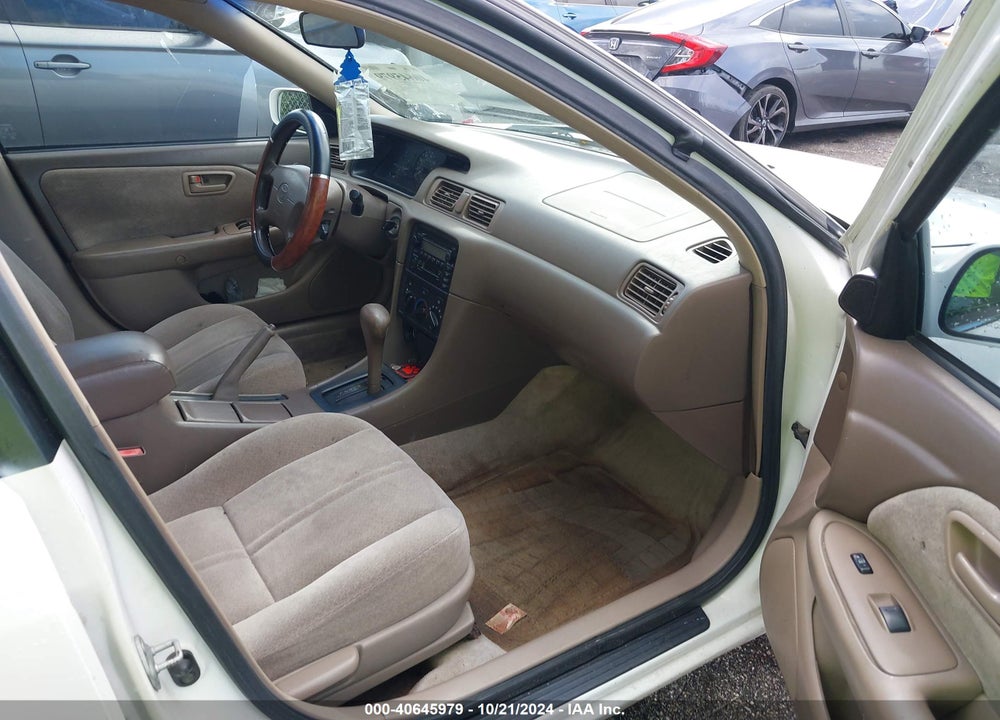2000 TOYOTA CAMRY LE VIN: JT2BG22K0Y0476610