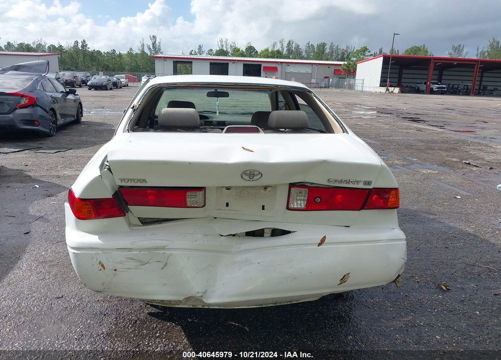 2000 TOYOTA CAMRY LE VIN: JT2BG22K0Y0476610