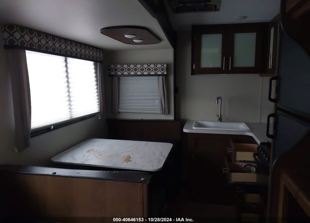 2018 FOREST RIVER RV TRACER M-274BH VIN: 5ZT2TRSB4JB513534