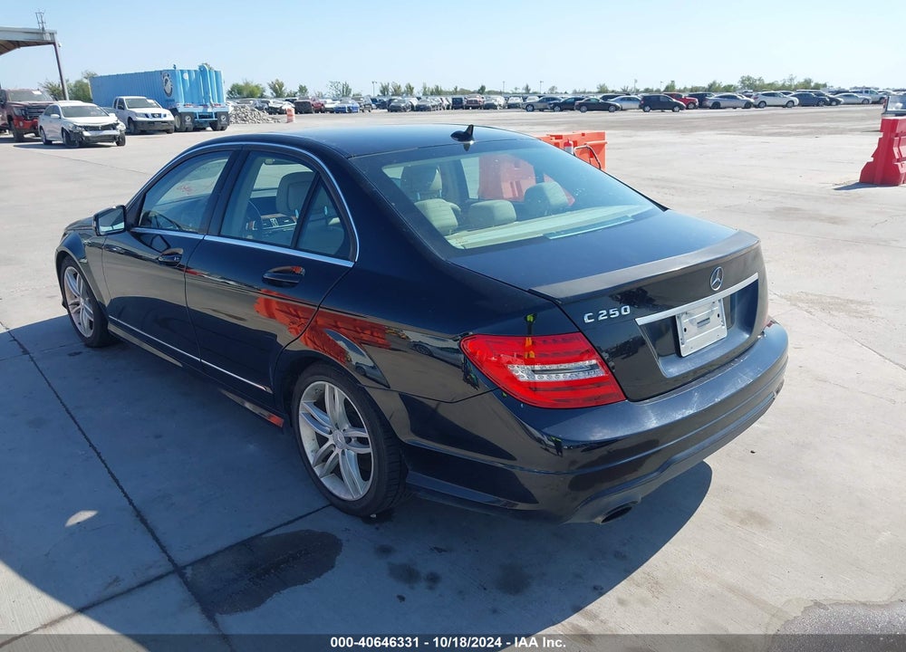 2013 MERCEDES-BENZ C 250 LUXURY/SPORT VIN: WDDGF4HB5DR271153
