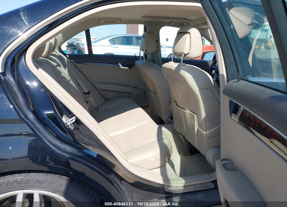2013 MERCEDES-BENZ C 250 LUXURY/SPORT VIN: WDDGF4HB5DR271153