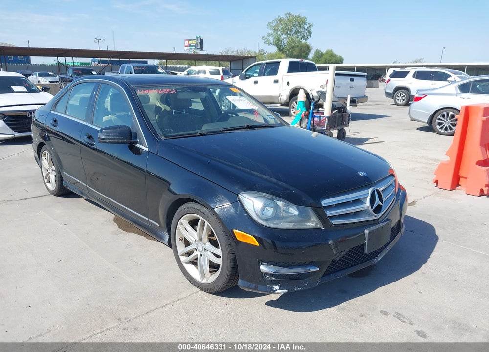 2013 MERCEDES-BENZ C 250 LUXURY/SPORT VIN: WDDGF4HB5DR271153