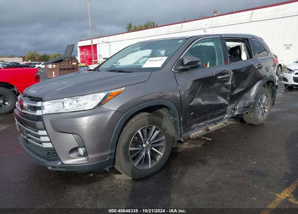 2018 TOYOTA HIGHLANDER XLE VIN: 5TDJZRFH8JS818991