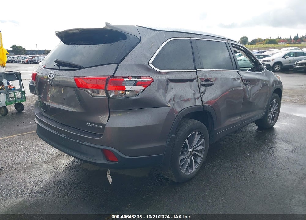 2018 TOYOTA HIGHLANDER XLE VIN: 5TDJZRFH8JS818991