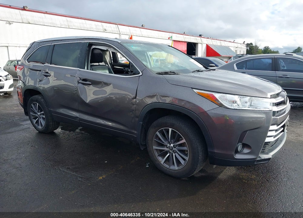 2018 TOYOTA HIGHLANDER XLE VIN: 5TDJZRFH8JS818991