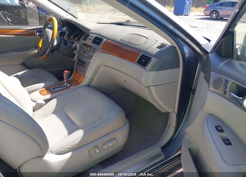 2005 LEXUS ES 330 VIN: JTHBA30G555118851
