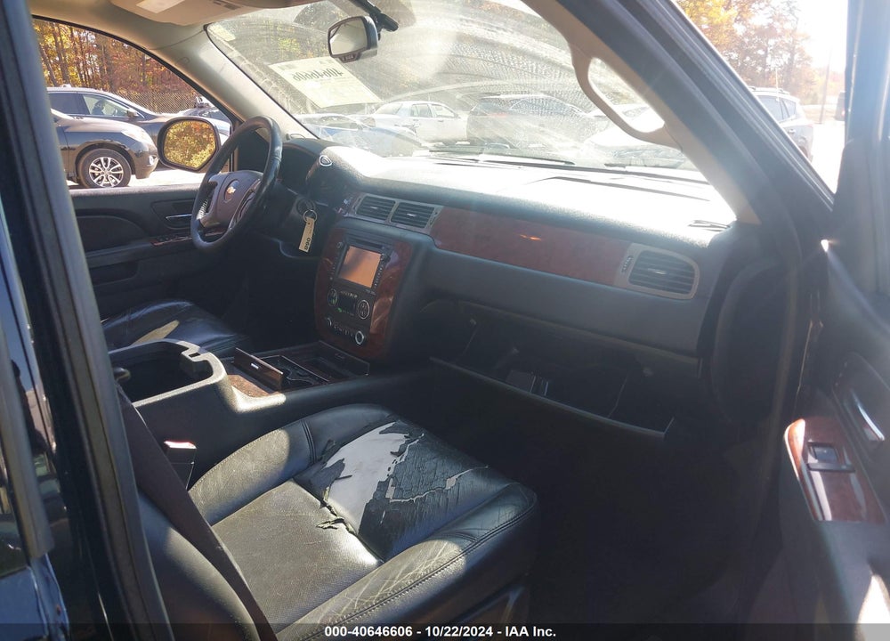 2014 CHEVROLET SUBURBAN 1500 LTZ VIN: 1GNSKKE74ER177052