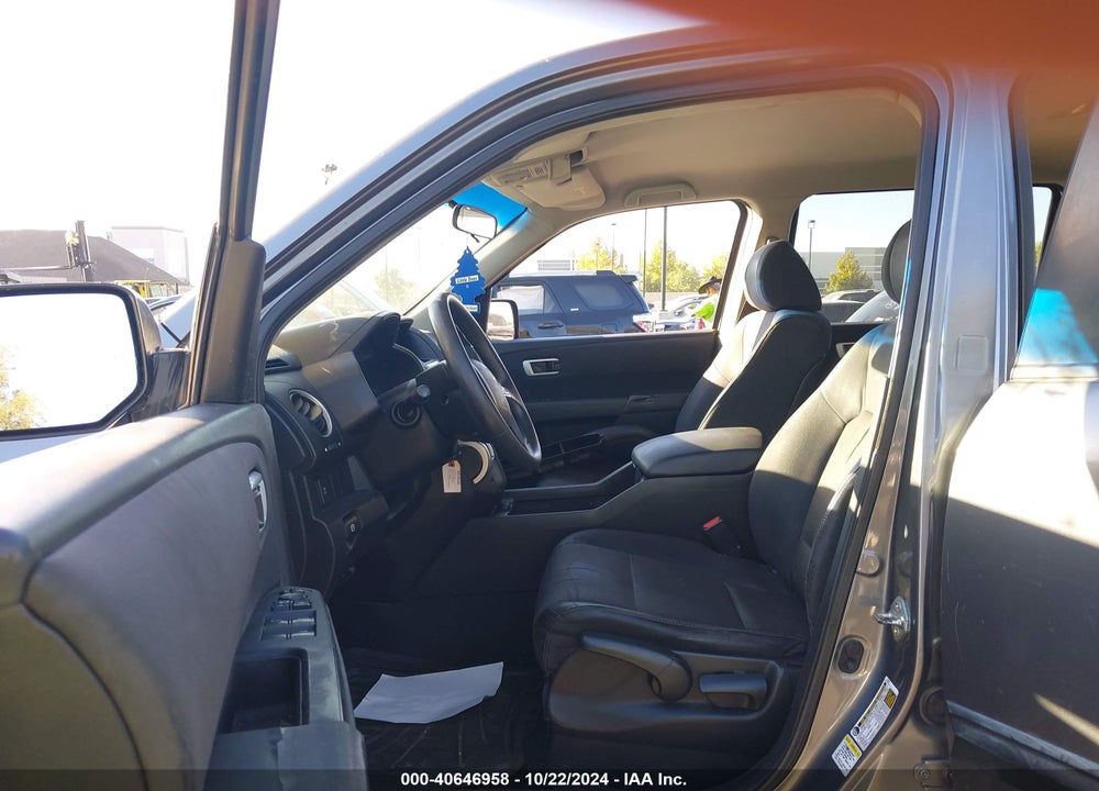 2009 HONDA PILOT LX VIN: 5FNYF38239B021979