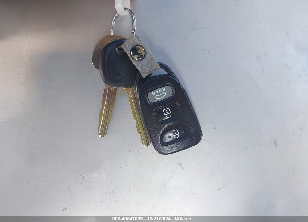 2013 HYUNDAI ELANTRA LIMITED VIN: KMHDH4AE0DU698857