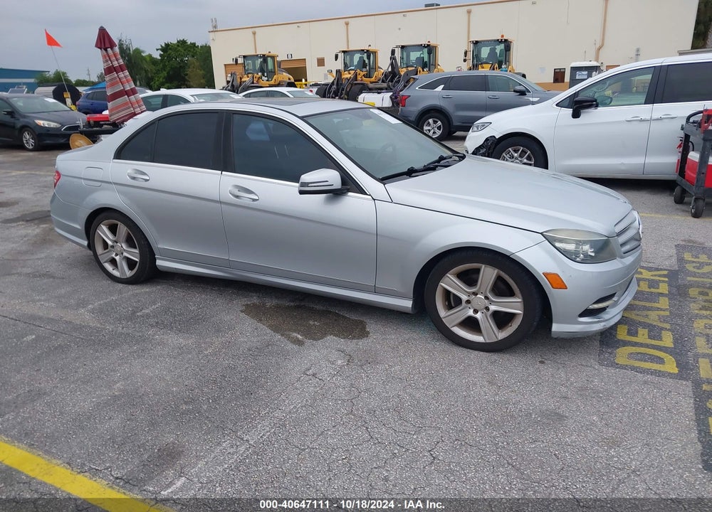 2011 MERCEDES-BENZ C 300 LUXURY/SPORT VIN: WDDGF5EB8BA525637