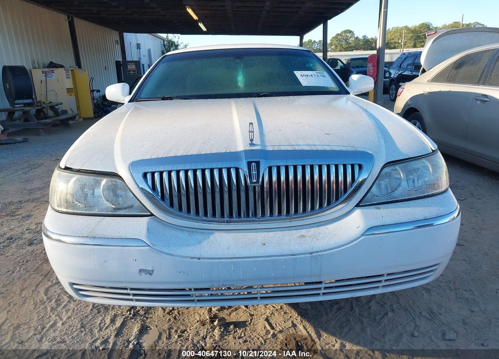 2004 LINCOLN TOWN CAR SIGNATURE VIN: 1LNHM81W34Y656124