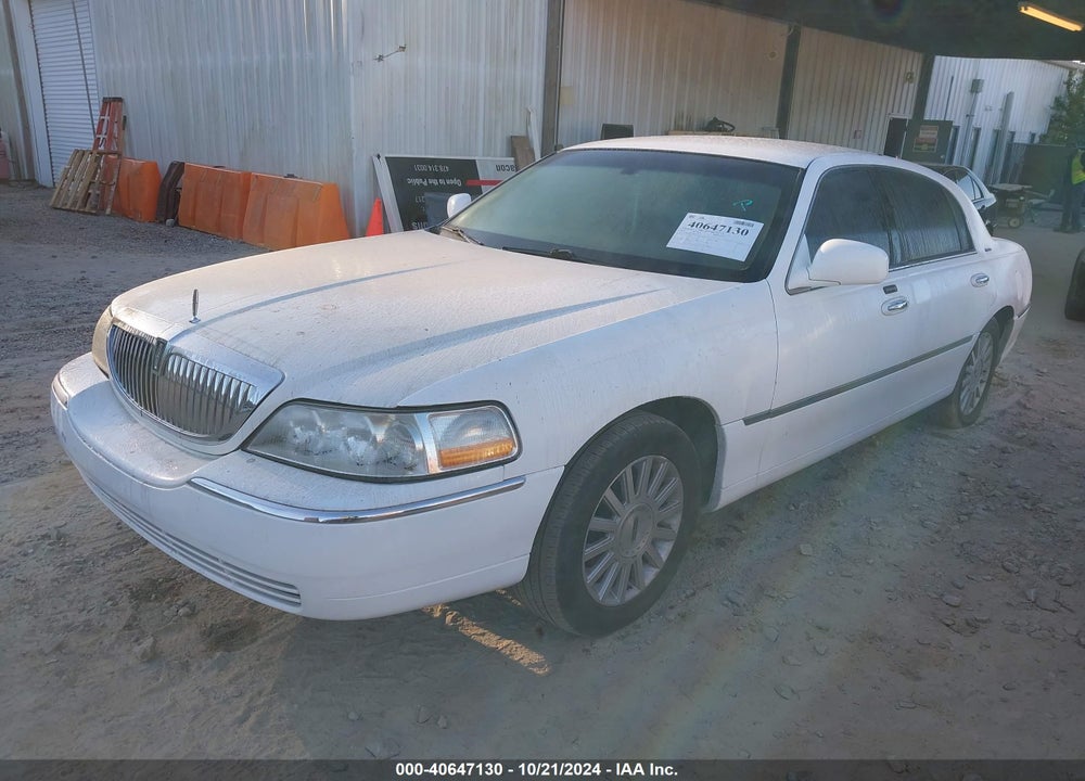 2004 LINCOLN TOWN CAR SIGNATURE VIN: 1LNHM81W34Y656124