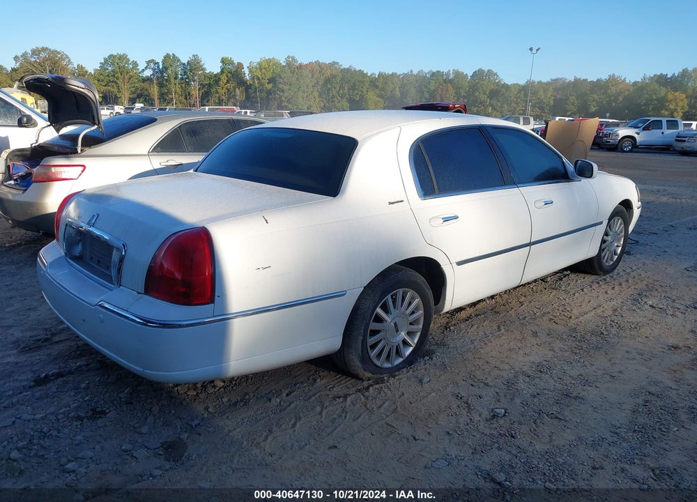 2004 LINCOLN TOWN CAR SIGNATURE VIN: 1LNHM81W34Y656124