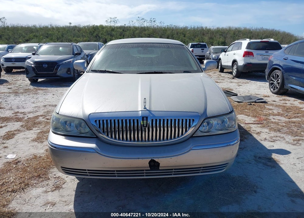 2007 LINCOLN TOWN CAR SIGNATURE VIN: 1LNHM81WX7Y604526