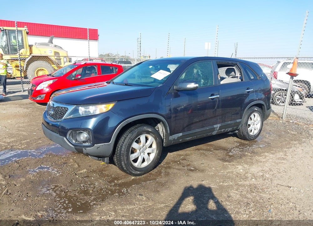 2013 KIA SORENTO LX VIN: 5XYKT3A15DG402718