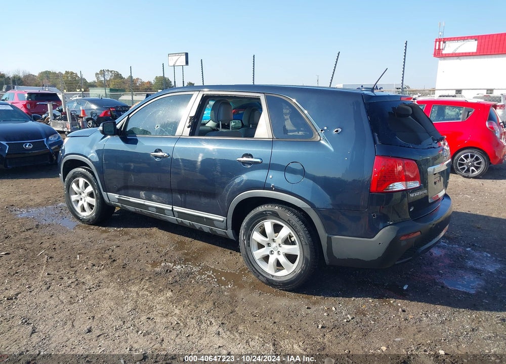 2013 KIA SORENTO LX VIN: 5XYKT3A15DG402718