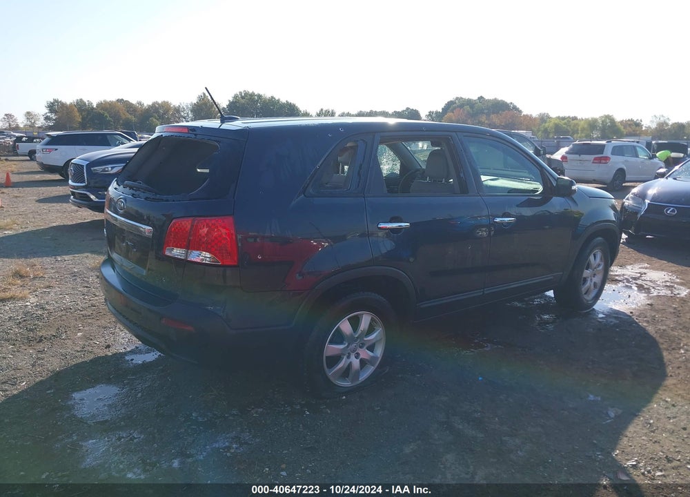 2013 KIA SORENTO LX VIN: 5XYKT3A15DG402718