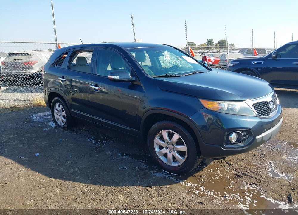 2013 KIA SORENTO LX VIN: 5XYKT3A15DG402718