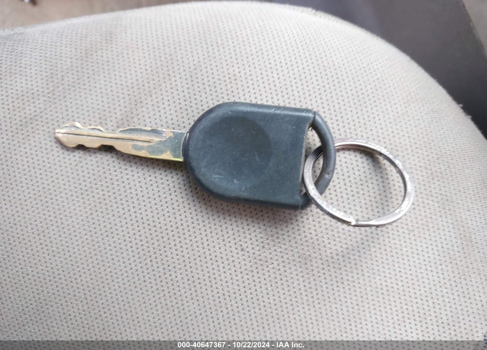 2008 FORD FOCUS S VIN: 1FAHP34N98W196198