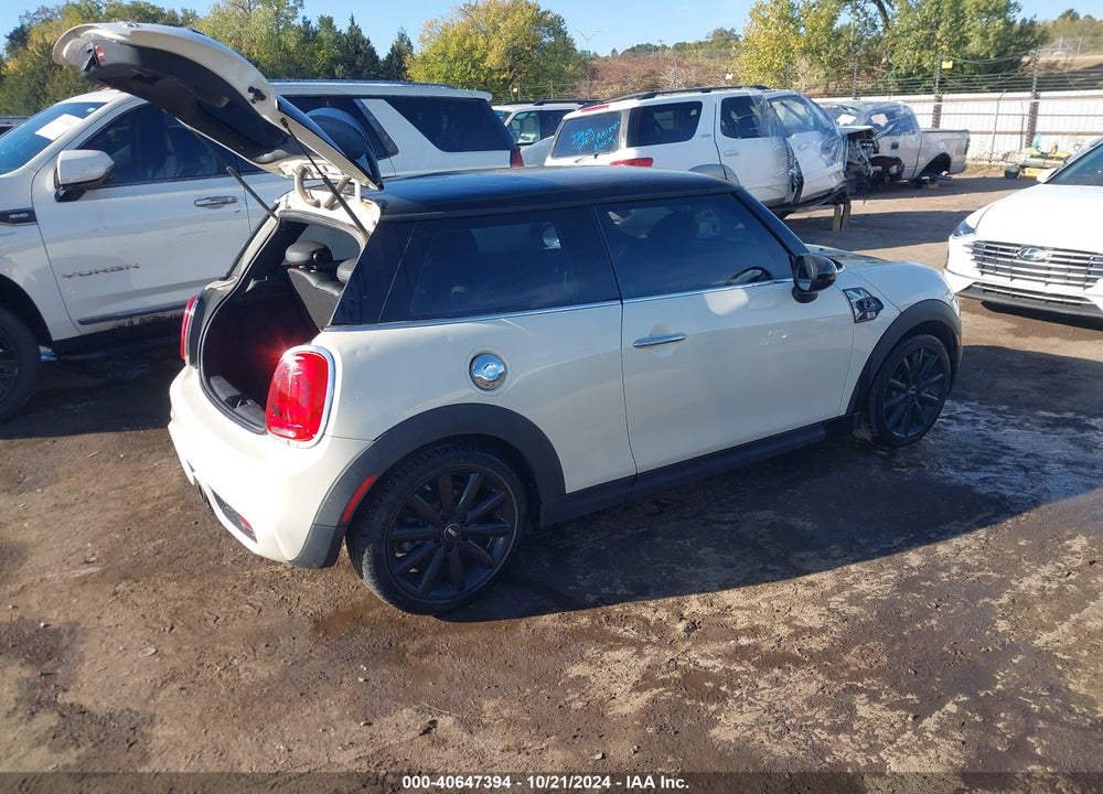 2015 MINI HARDTOP COOPER S VIN: WMWXP7C52F2A59476