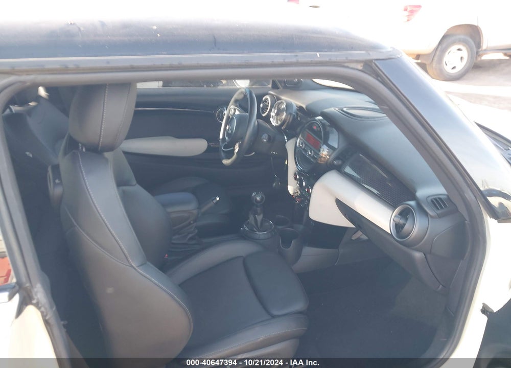 2015 MINI HARDTOP COOPER S VIN: WMWXP7C52F2A59476