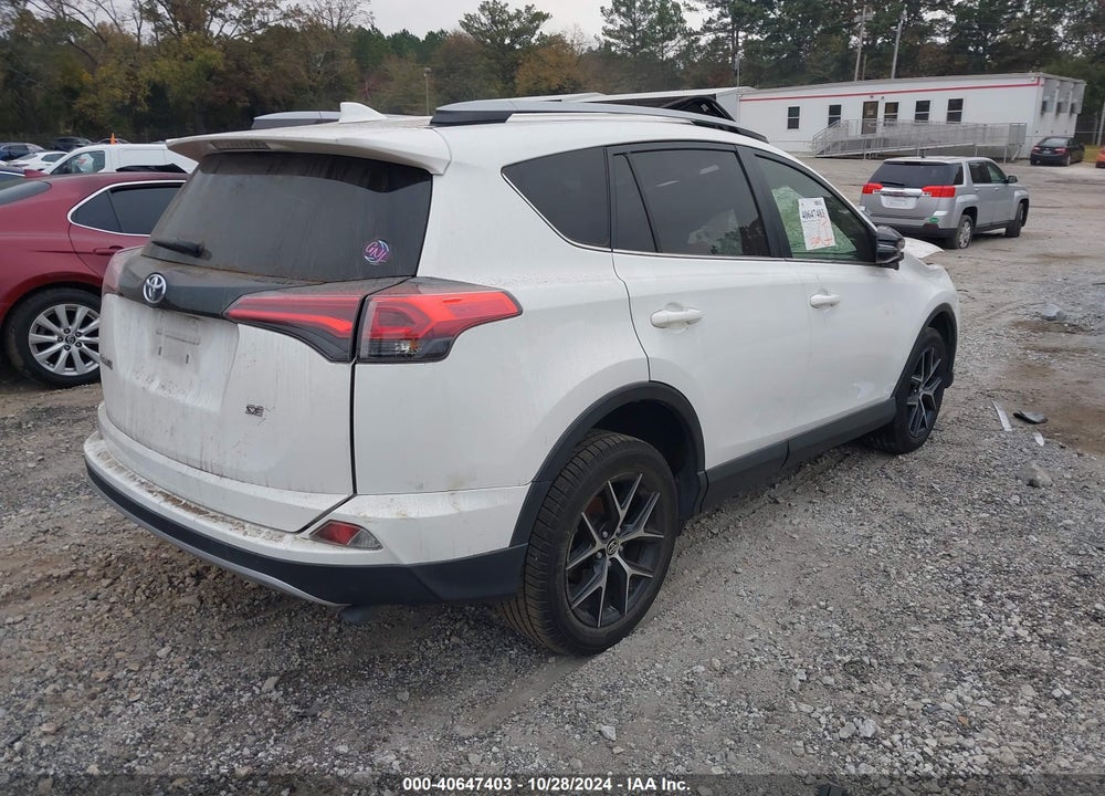 2018 TOYOTA RAV4 SE VIN: JTMNFREV0JD120615