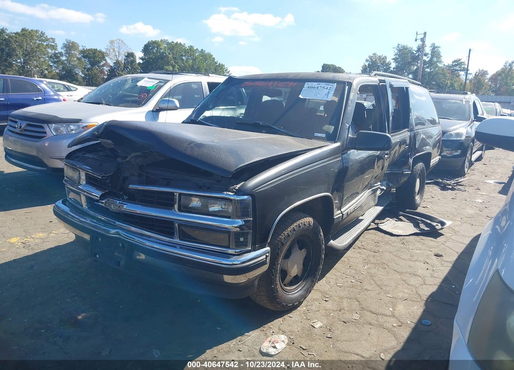 1999 CHEVROLET SUBURBAN 1500 LT VIN: 1GNEC16RXXJ406355