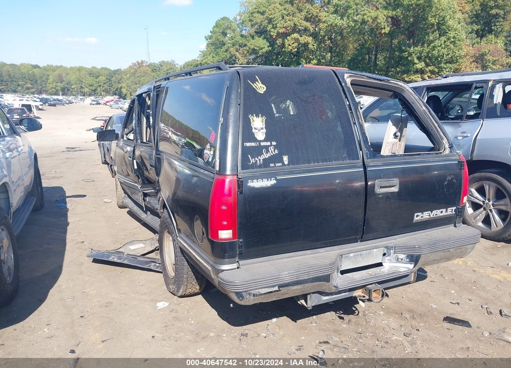 1999 CHEVROLET SUBURBAN 1500 LT VIN: 1GNEC16RXXJ406355