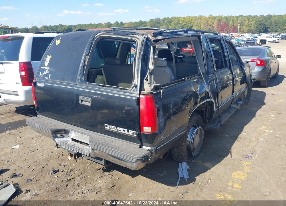 1999 CHEVROLET SUBURBAN 1500 LT VIN: 1GNEC16RXXJ406355