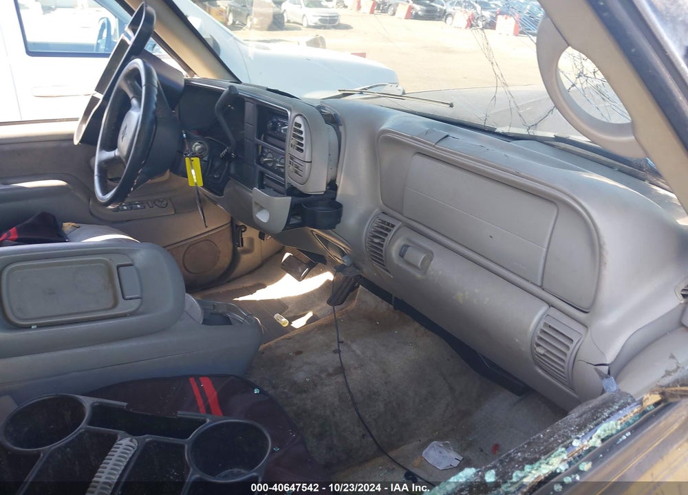 1999 CHEVROLET SUBURBAN 1500 LT VIN: 1GNEC16RXXJ406355