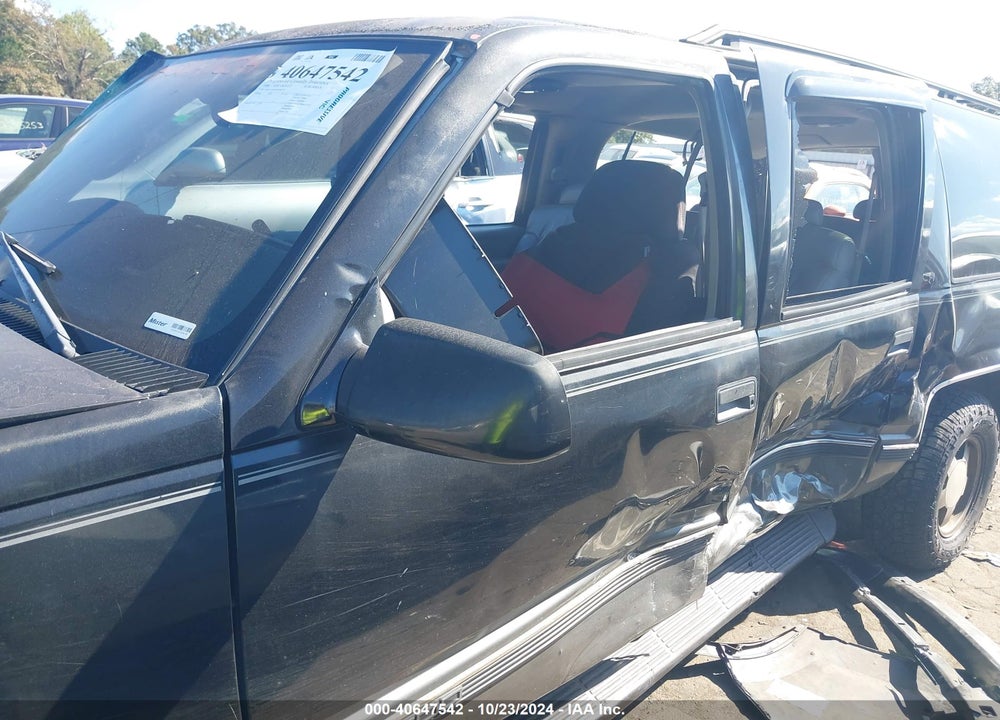 1999 CHEVROLET SUBURBAN 1500 LT VIN: 1GNEC16RXXJ406355