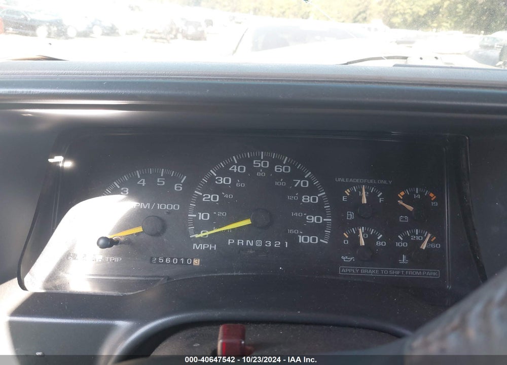 1999 CHEVROLET SUBURBAN 1500 LT VIN: 1GNEC16RXXJ406355