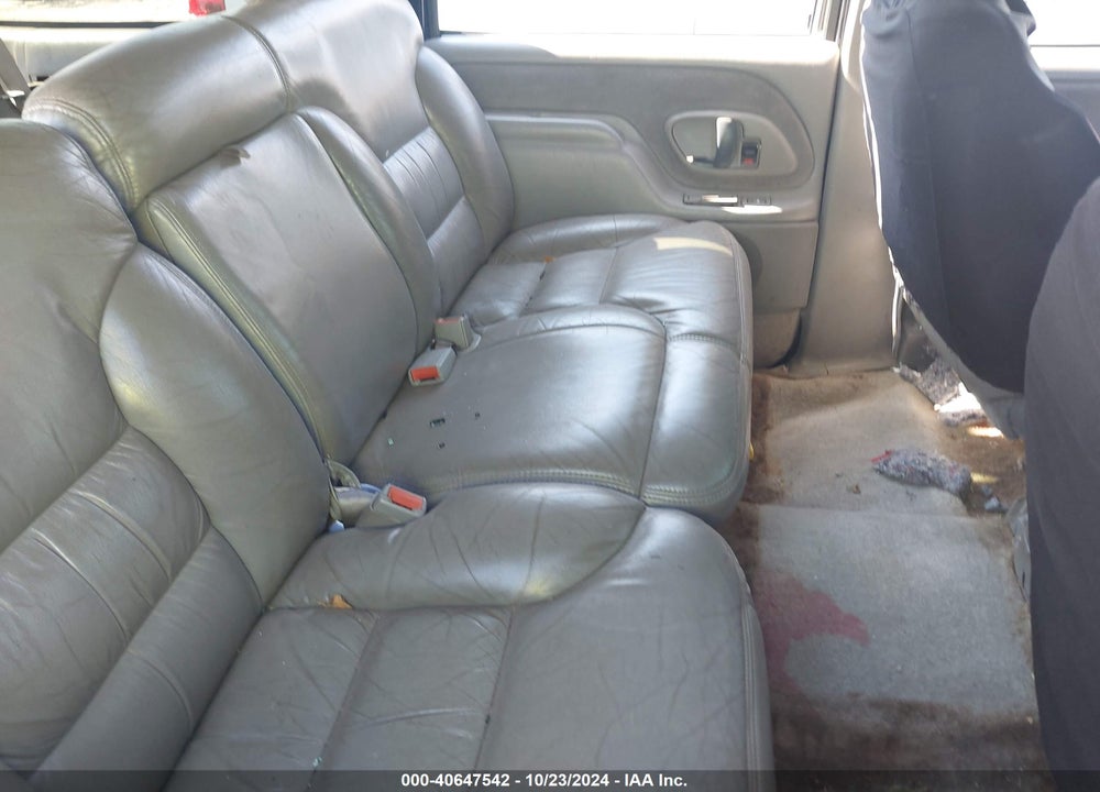 1999 CHEVROLET SUBURBAN 1500 LT VIN: 1GNEC16RXXJ406355