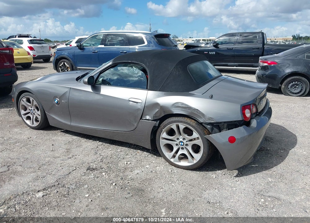 2005 BMW Z4 3.0I VIN: 4USBT53525LT27858