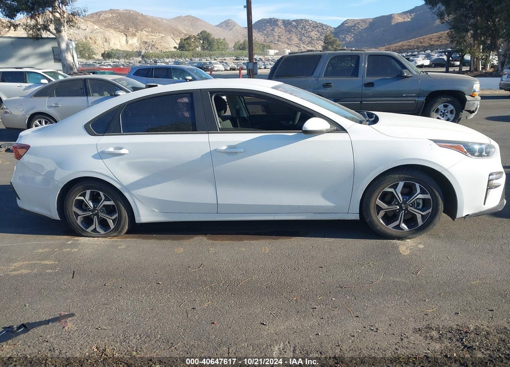 2019 KIA FORTE LXS VIN: 3KPF24AD9KE121097