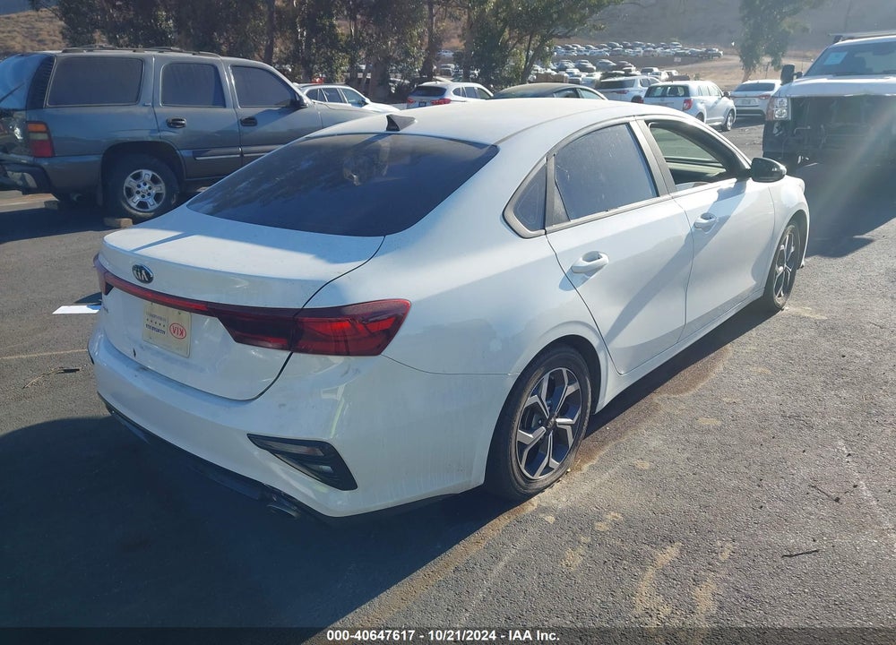 2019 KIA FORTE LXS VIN: 3KPF24AD9KE121097