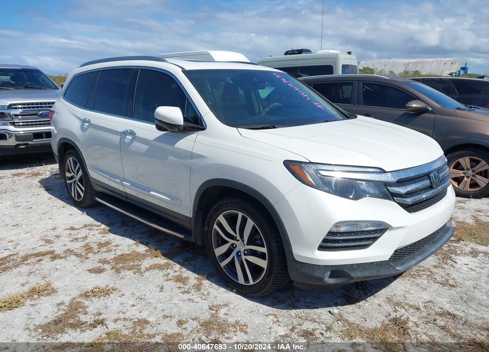 2018 HONDA PILOT TOURING VIN: 5FNYF5H92JB016317