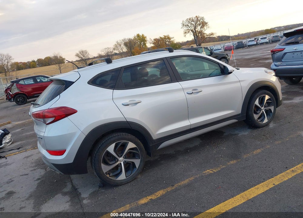 2017 HYUNDAI TUCSON SPORT VIN: KM8J33A24HU563971