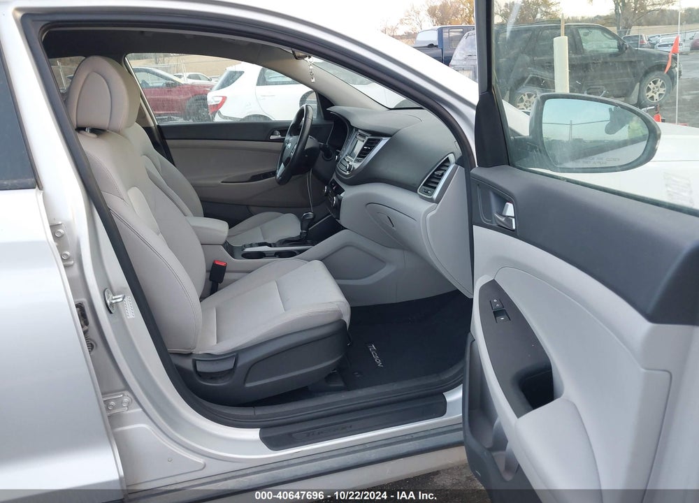 2017 HYUNDAI TUCSON SPORT VIN: KM8J33A24HU563971