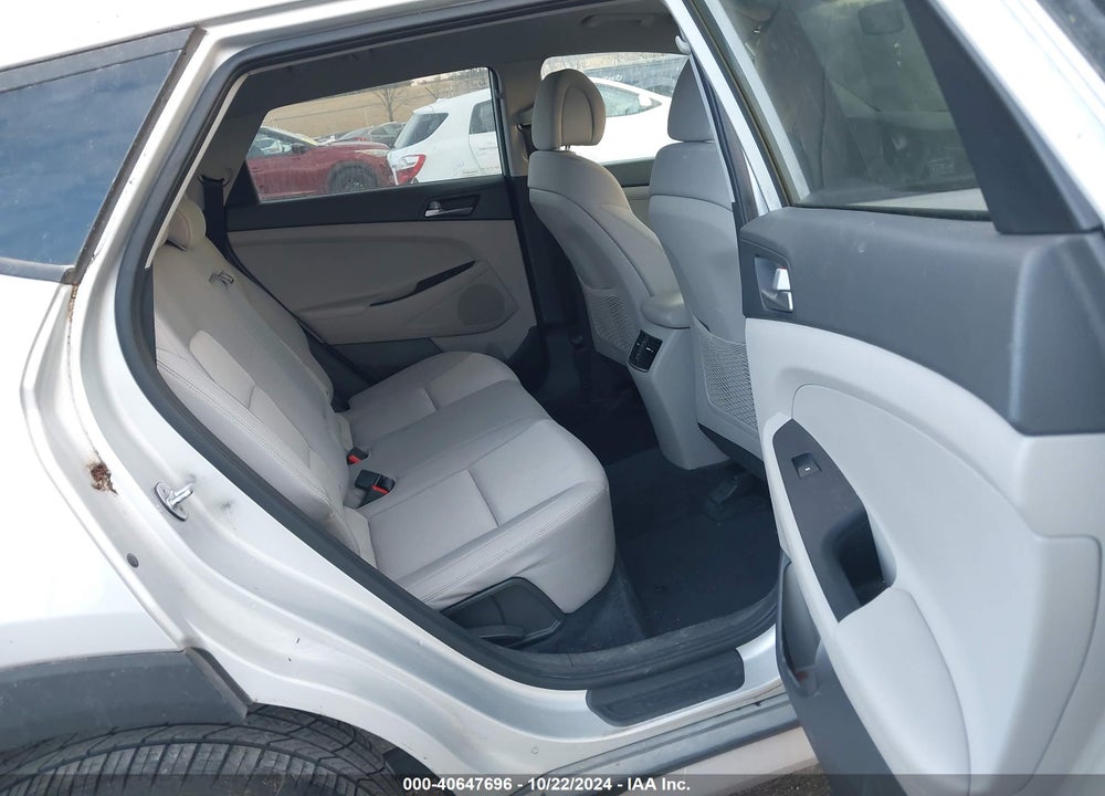 2017 HYUNDAI TUCSON SPORT VIN: KM8J33A24HU563971