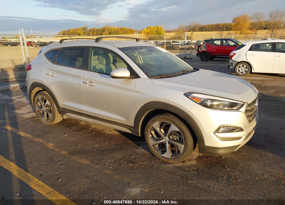 2017 HYUNDAI TUCSON SPORT VIN: KM8J33A24HU563971