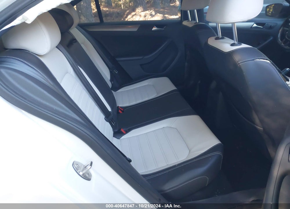 2016 VOLKSWAGEN JETTA 1.8T SPORT VIN: 3VWD17AJ5GM412207