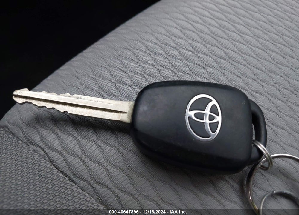 2019 TOYOTA COROLLA LE VIN: 2T1BURHE2KC246364
