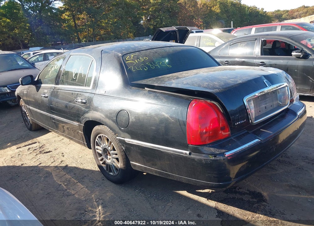 2010 LINCOLN TOWN CAR SIGNATURE LIMITED VIN: 2LNBL8CV5AX750742