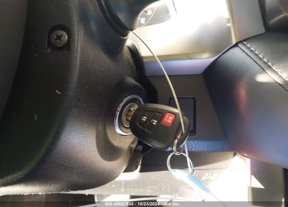 2014 TOYOTA RAV4 XLE VIN: 2T3RFREV3EW130825