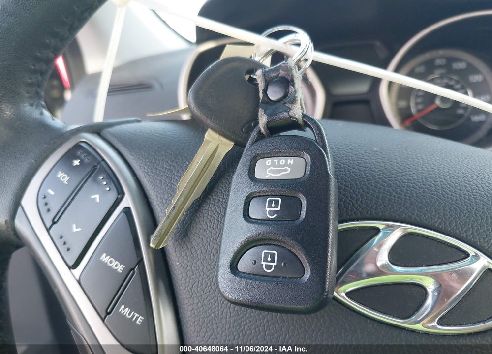2013 HYUNDAI ELANTRA LIMITED VIN: KMHDH4AE6DU888419